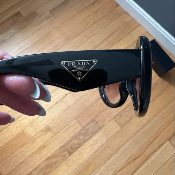 PRADA Milano Sunglasses Black - Picture 5 of 12